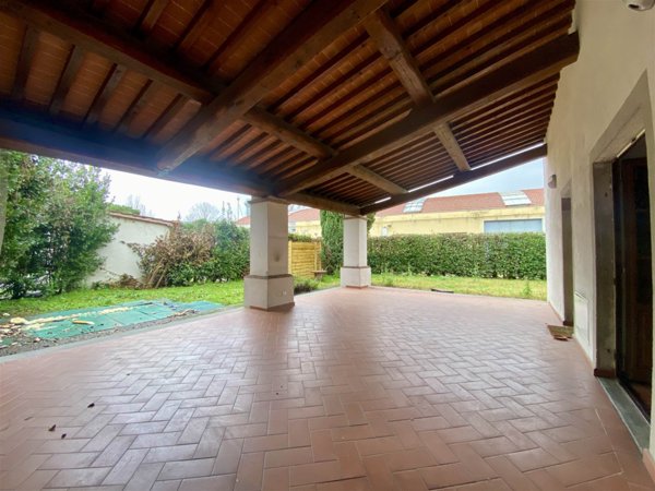 appartamento in vendita a Prato in zona Le Badie