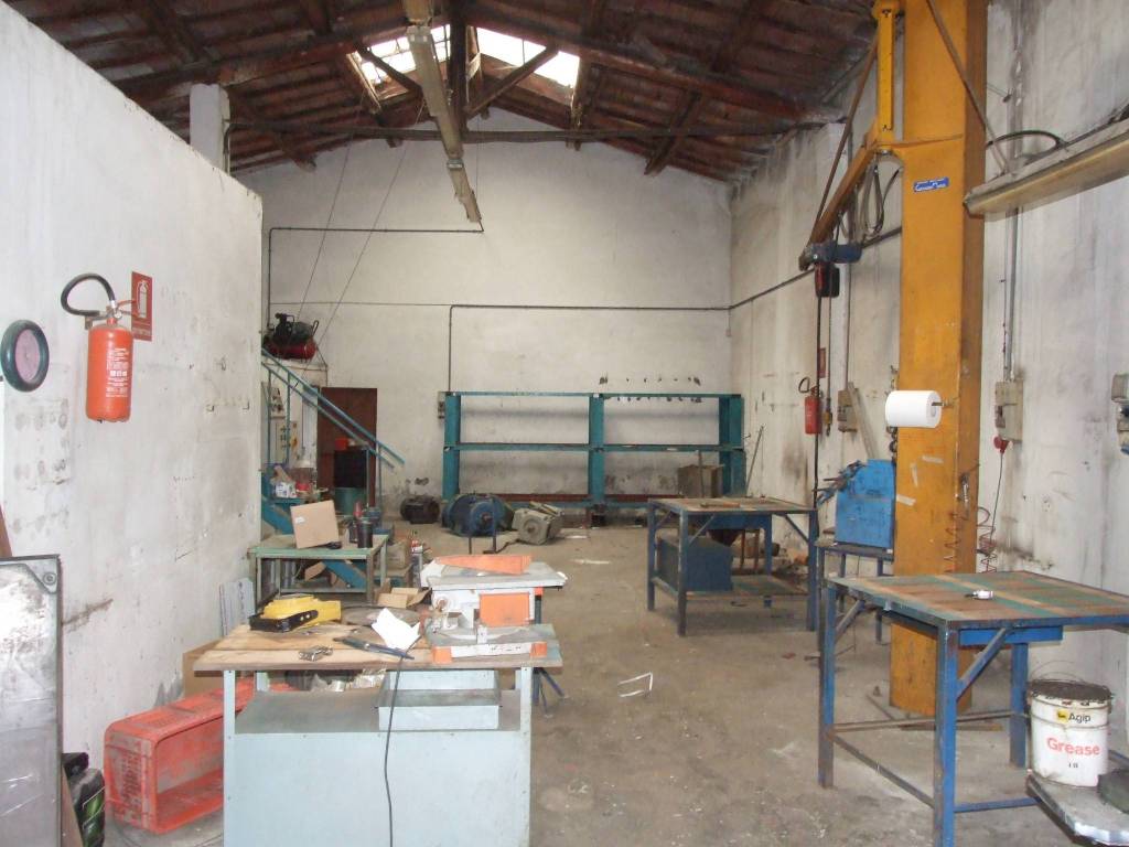 locale commerciale in vendita a Prato in zona Narnali