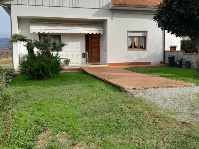 casa indipendente in vendita a Prato in zona Cerreto