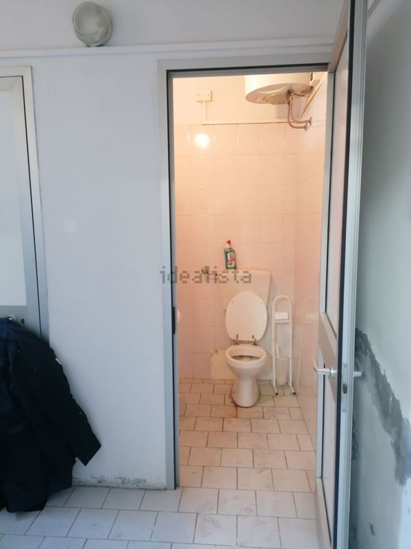 negozio in vendita a Prato in zona Coiano