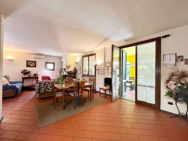casa indipendente in vendita a Prato in zona Casale