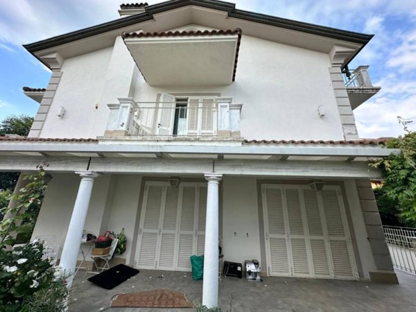 casa indipendente in vendita a Prato in zona Narnali