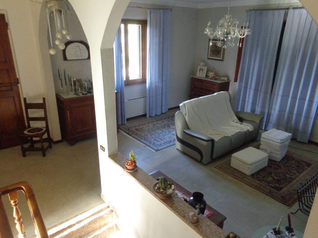 casa indipendente in vendita a Prato in zona Iolo