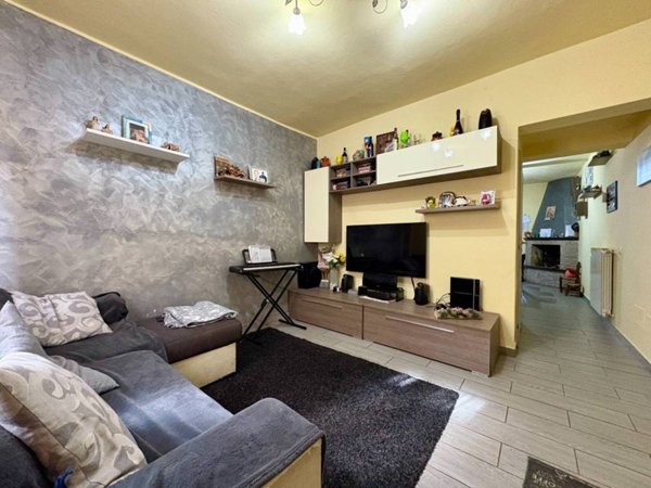 casa indipendente in vendita a Prato