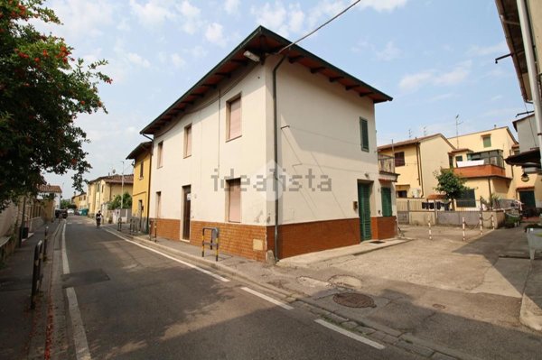 casa indipendente in vendita a Prato in zona Paperino