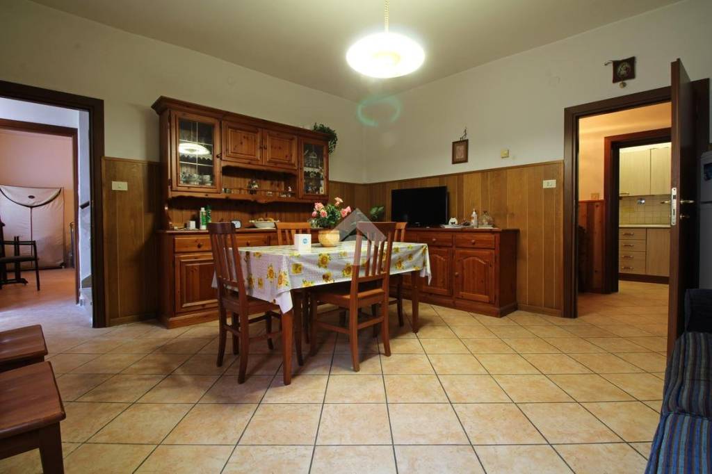 casa indipendente in vendita a Prato in zona Paperino