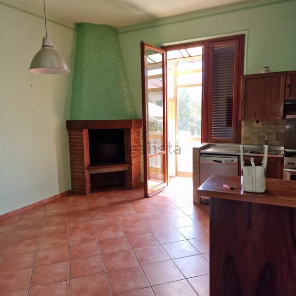 casa indipendente in vendita a Prato