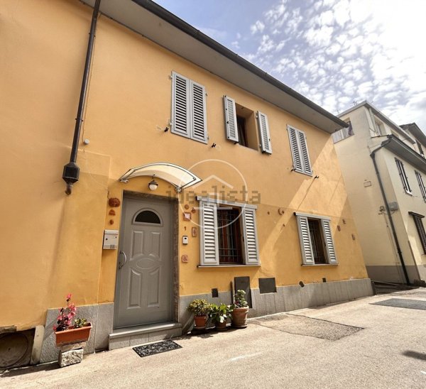 appartamento in vendita a Prato in zona Grignano