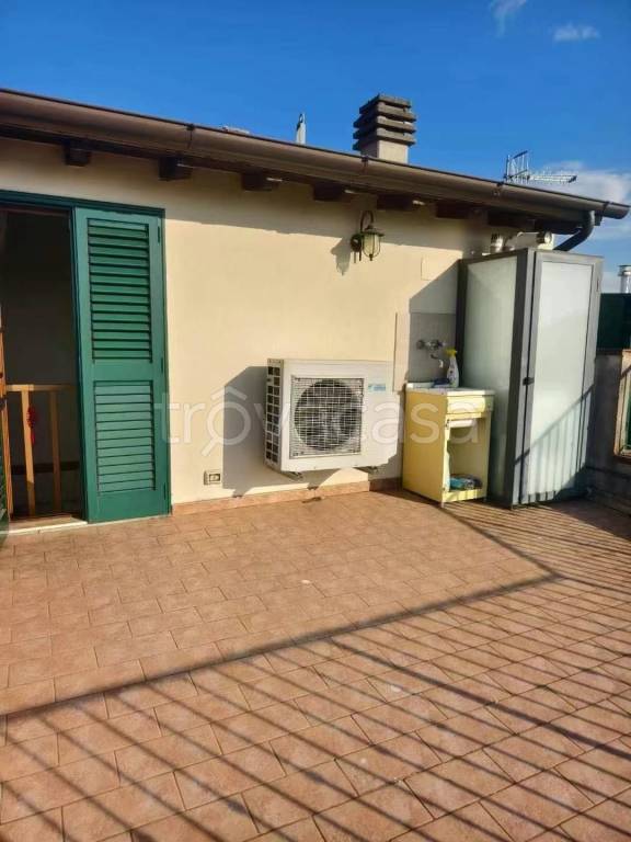 casa indipendente in vendita a Prato in zona Vergaio