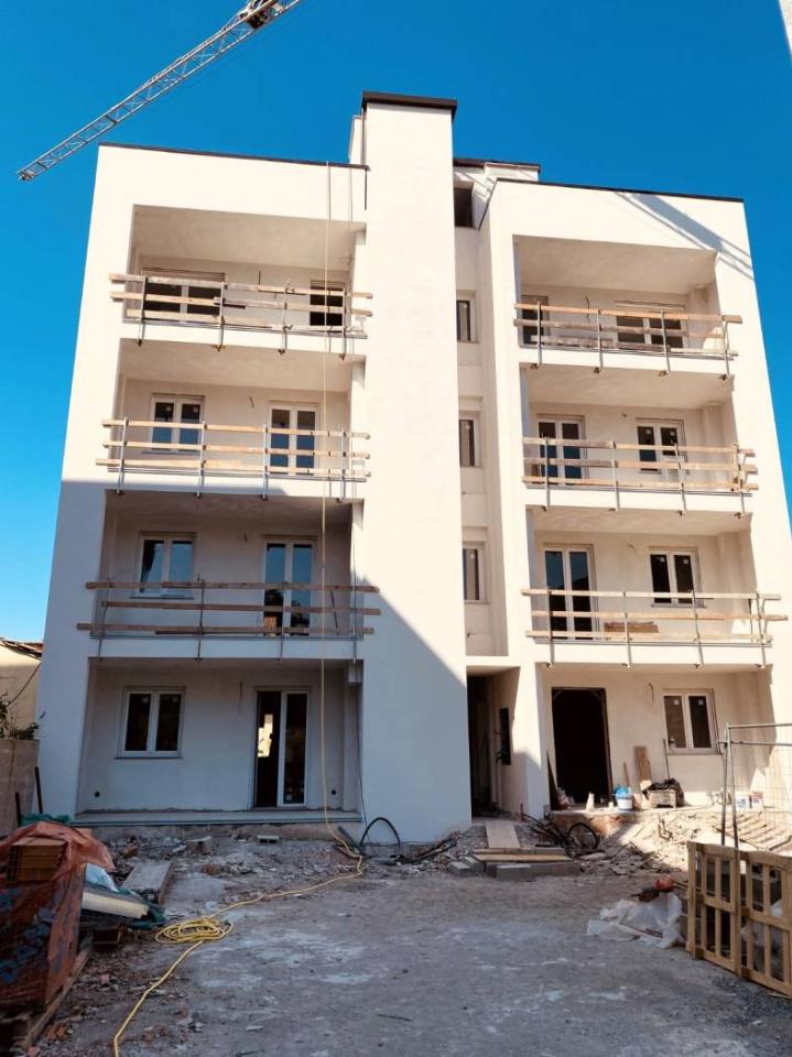 appartamento in vendita a Prato in zona Viaccia