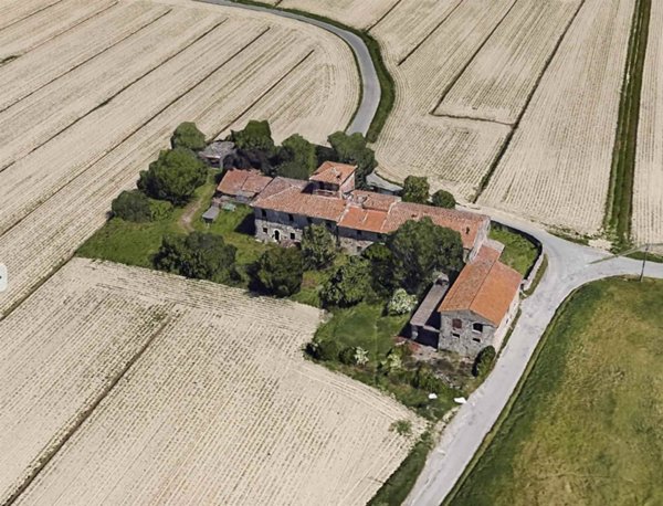 casa indipendente in vendita a Prato in zona Castelnuovo