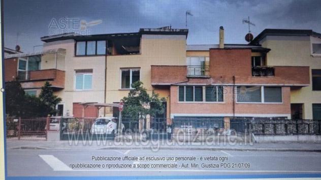 casa indipendente in vendita a Prato