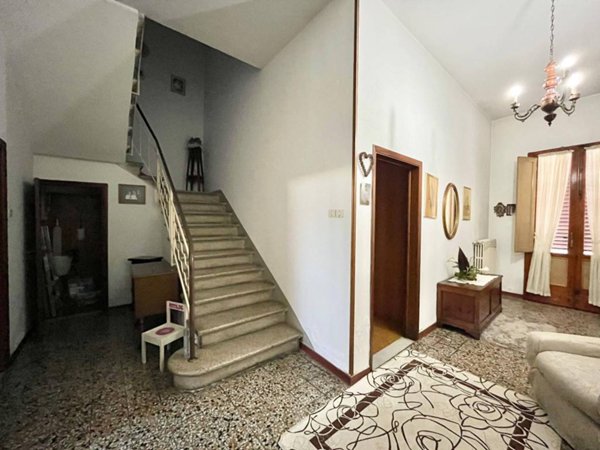 casa indipendente in vendita a Prato in zona Galciana