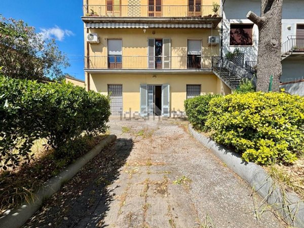 appartamento in vendita a Prato in zona Casale