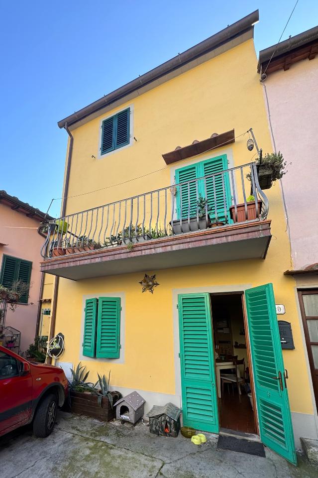 casa indipendente in vendita a Prato in zona Figline