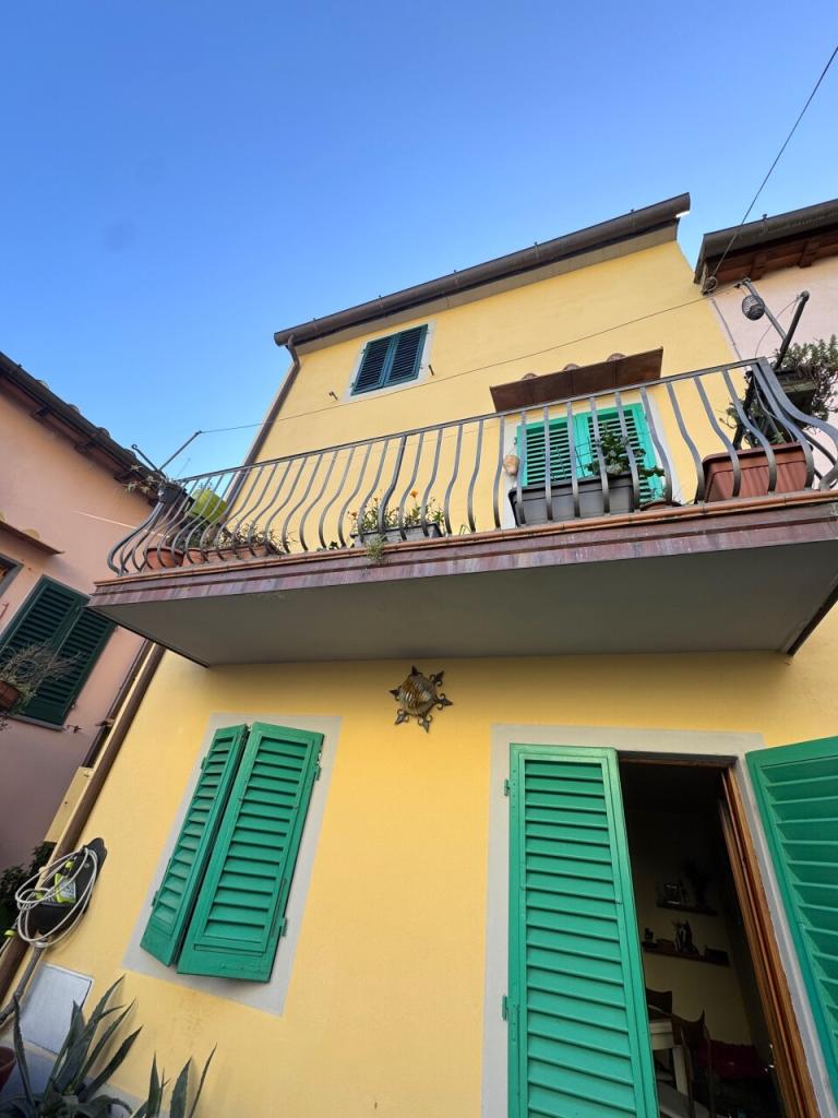 casa indipendente in vendita a Prato in zona Figline