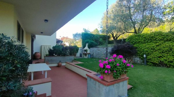 casa indipendente in vendita a Prato in zona Canneto
