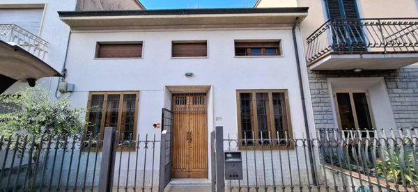 casa indipendente in vendita a Prato in zona Grignano