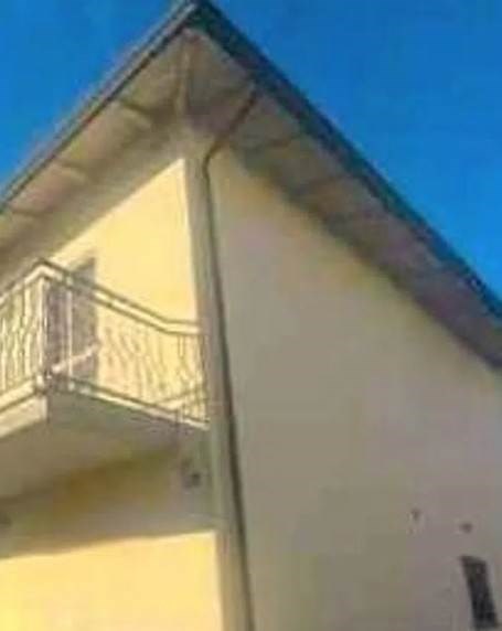 casa indipendente in vendita a Prato in zona Iolo