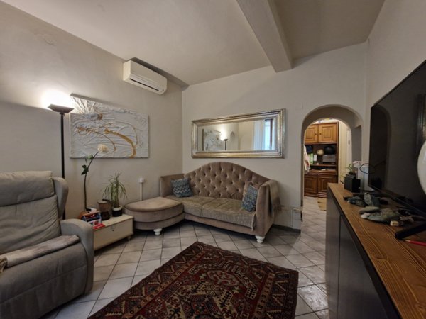 casa indipendente in vendita a Prato in zona Cafaggio