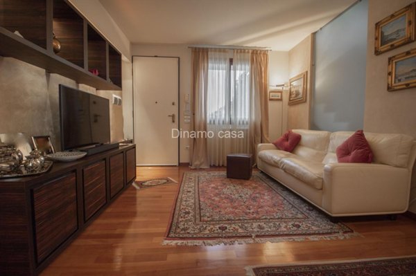 casa indipendente in vendita a Prato in zona Grignano