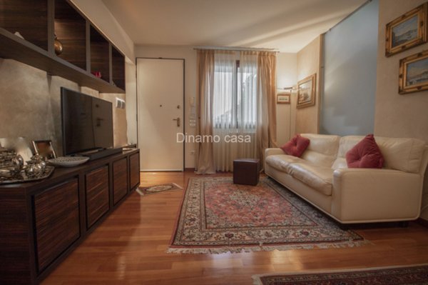 casa indipendente in vendita a Prato in zona Grignano
