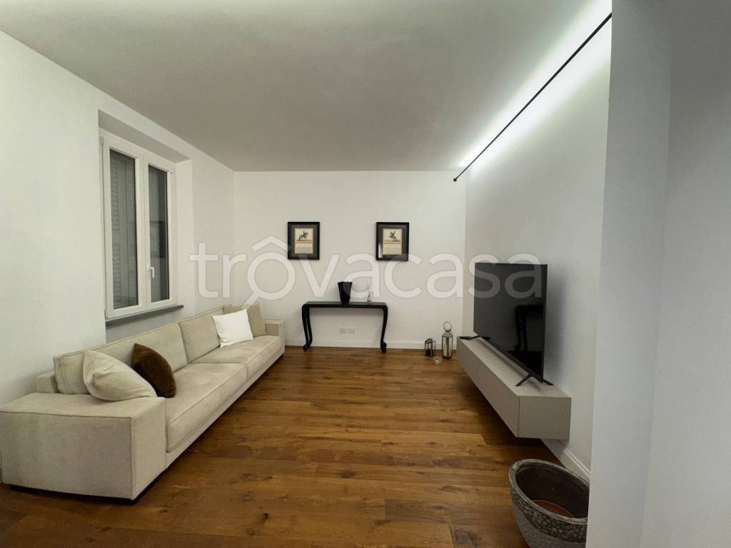 casa indipendente in vendita a Prato