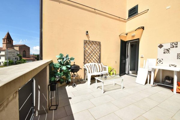 casa indipendente in vendita a Prato