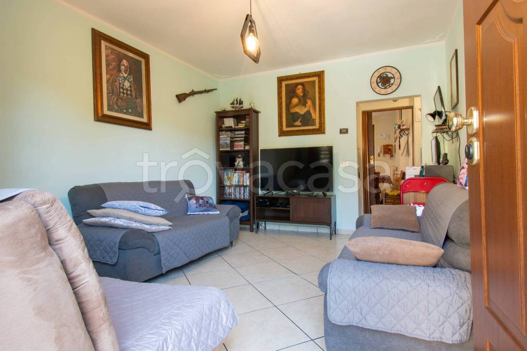casa indipendente in vendita a Prato in zona Cafaggio