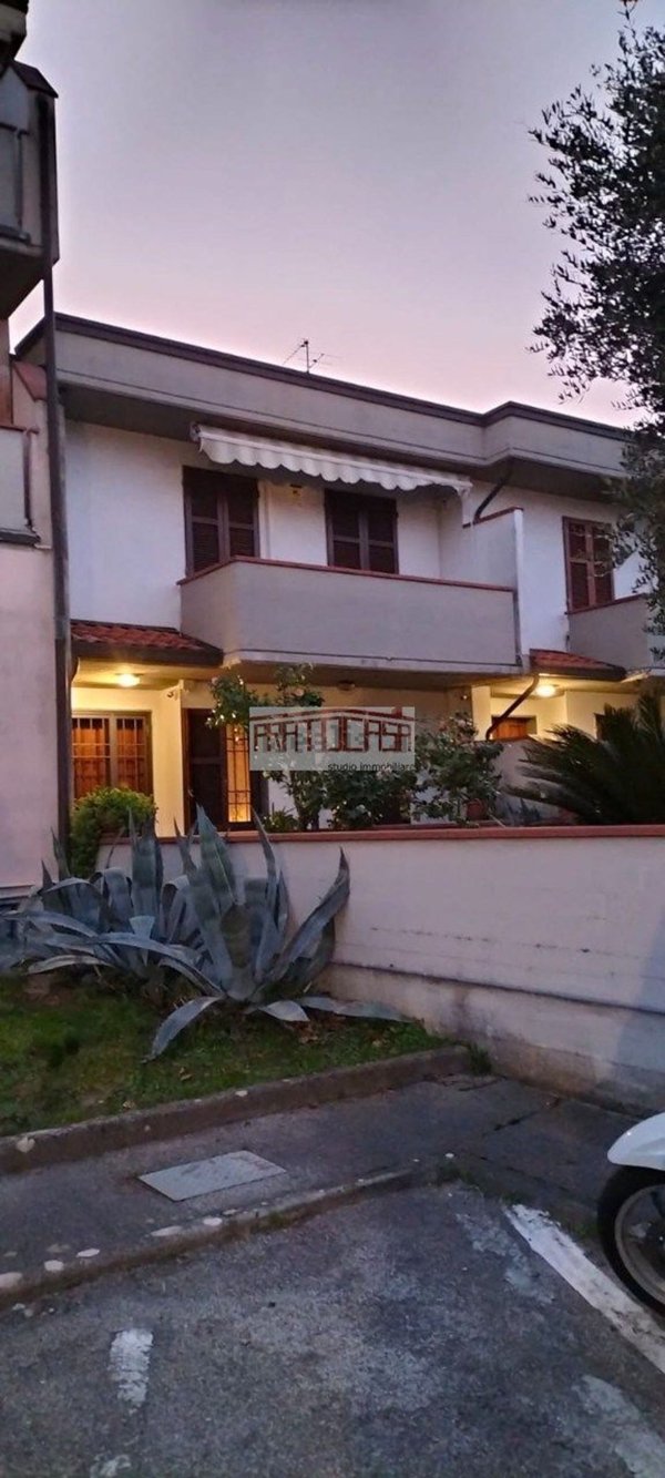 casa indipendente in vendita a Prato in zona Galciana