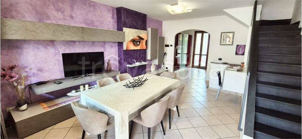 casa indipendente in vendita a Prato in zona Tavola