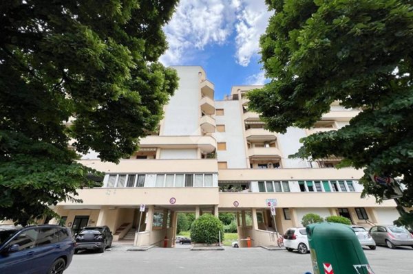 locale di sgombero in vendita a Prato in zona Gonfienti