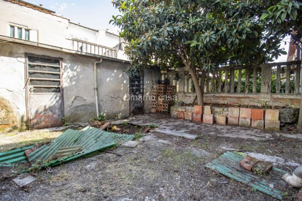 casa indipendente in vendita a Prato in zona Canneto