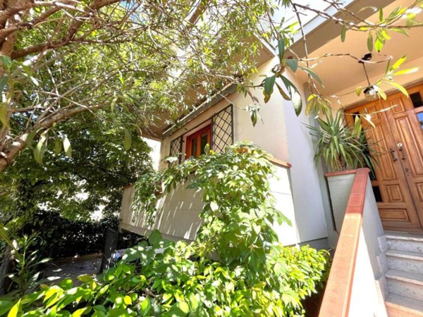 casa indipendente in vendita a Prato in zona Fontanelle