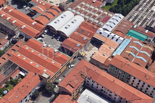 locale commerciale in vendita a Prato