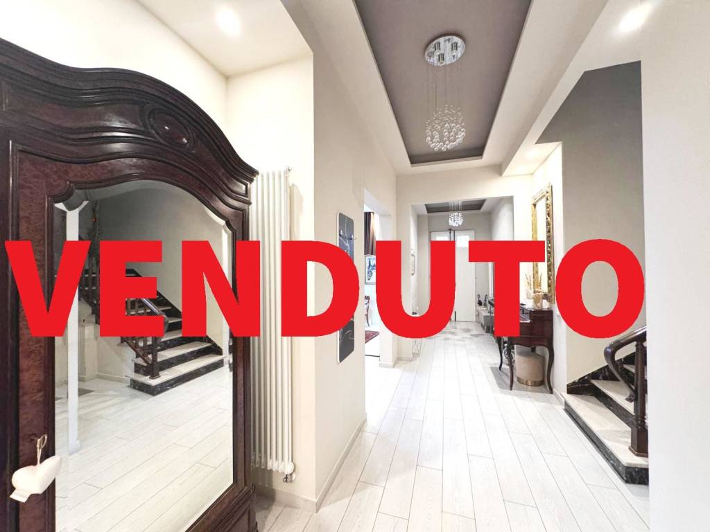 casa indipendente in vendita a Prato