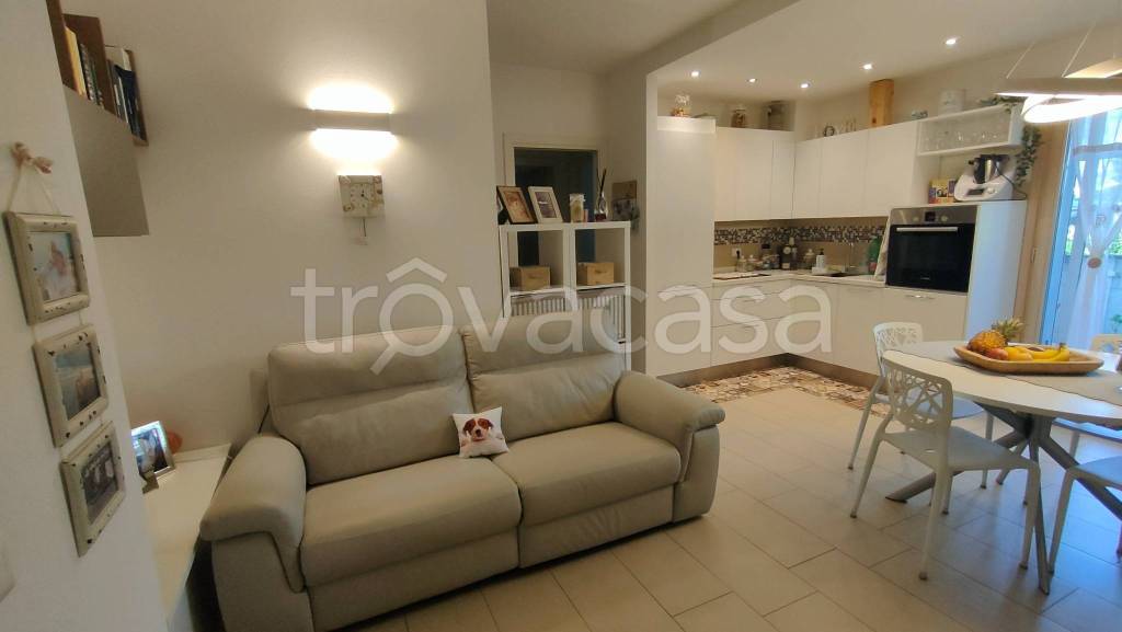 appartamento in vendita a Prato in zona Grignano