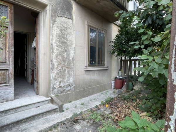 casa indipendente in vendita a Prato in zona Carteano
