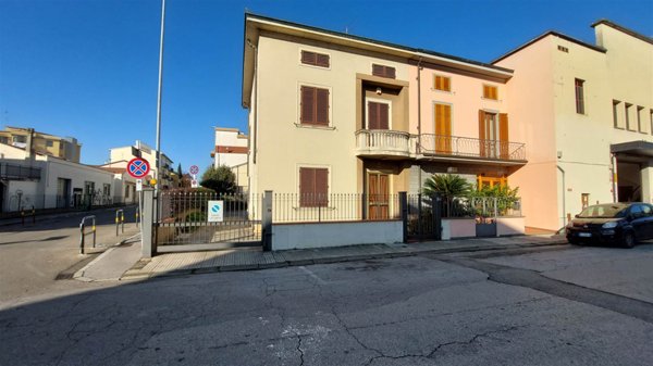 casa indipendente in vendita a Prato in zona Ponzano