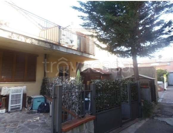 casa indipendente in vendita a Prato