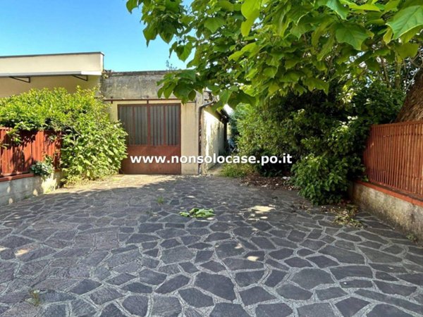 casa indipendente in vendita a Prato
