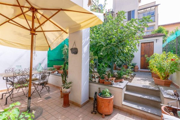 casa indipendente in vendita a Prato