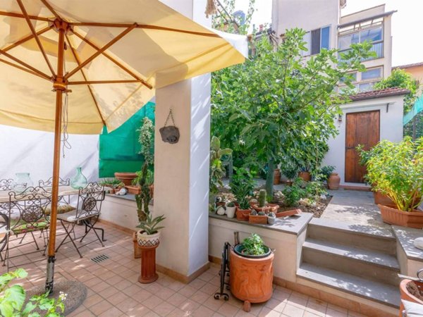 casa indipendente in vendita a Prato