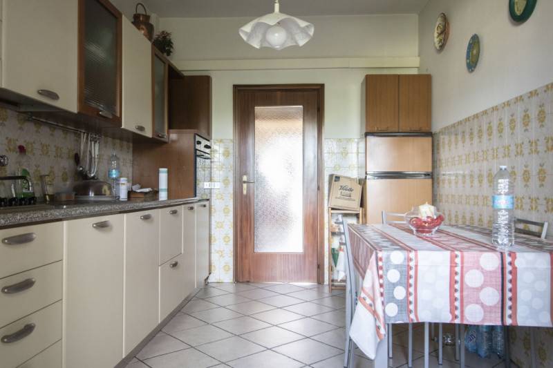 appartamento in vendita a Prato in zona Narnali