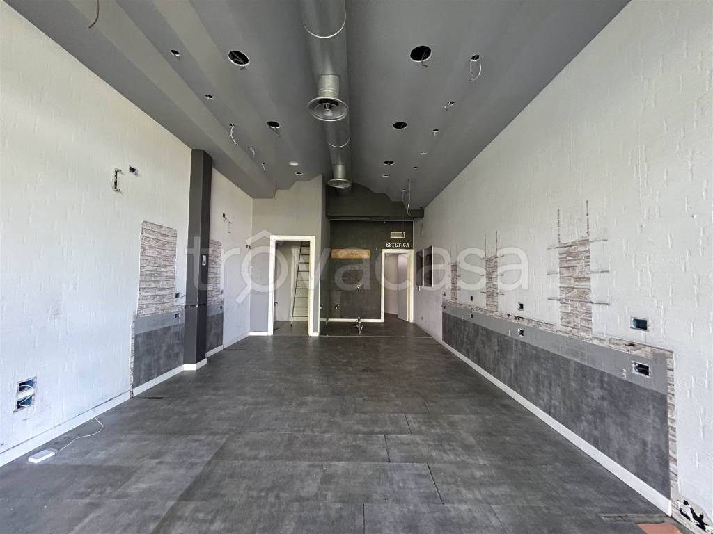 negozio in vendita a Prato in zona La Querce