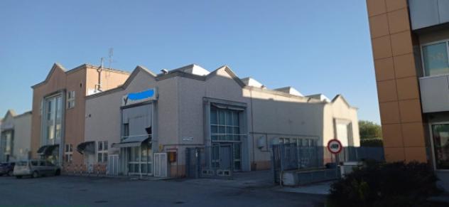 locale commerciale in vendita a Prato in zona Tavola