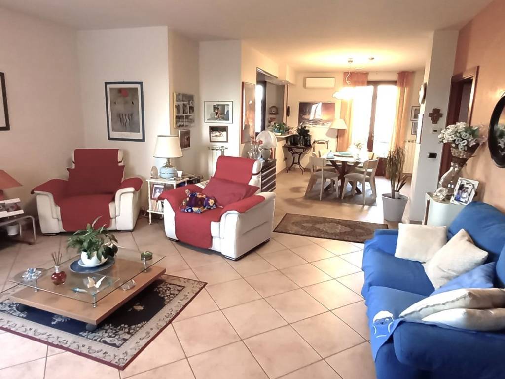 casa indipendente in vendita a Prato in zona Tavola