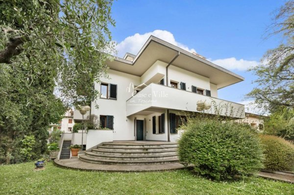 casa indipendente in vendita a Prato