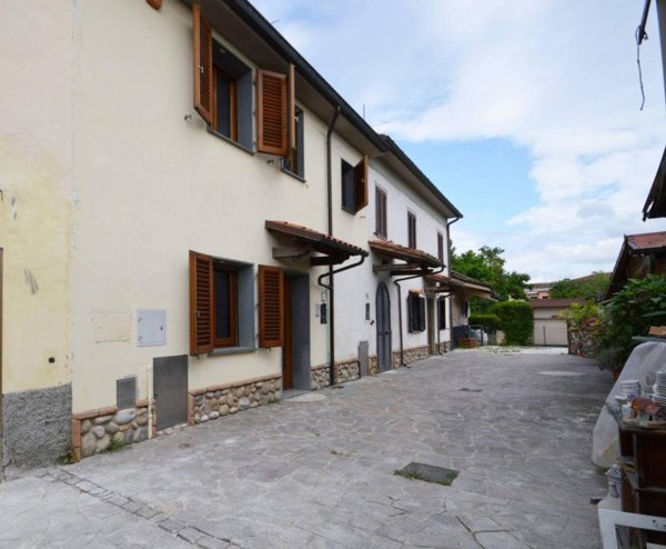casa indipendente in vendita a Prato in zona Narnali