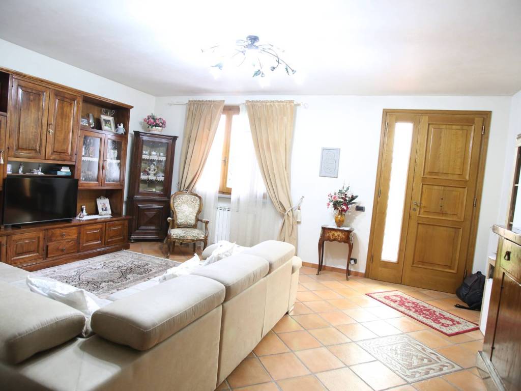 casa indipendente in vendita a Prato in zona Casale